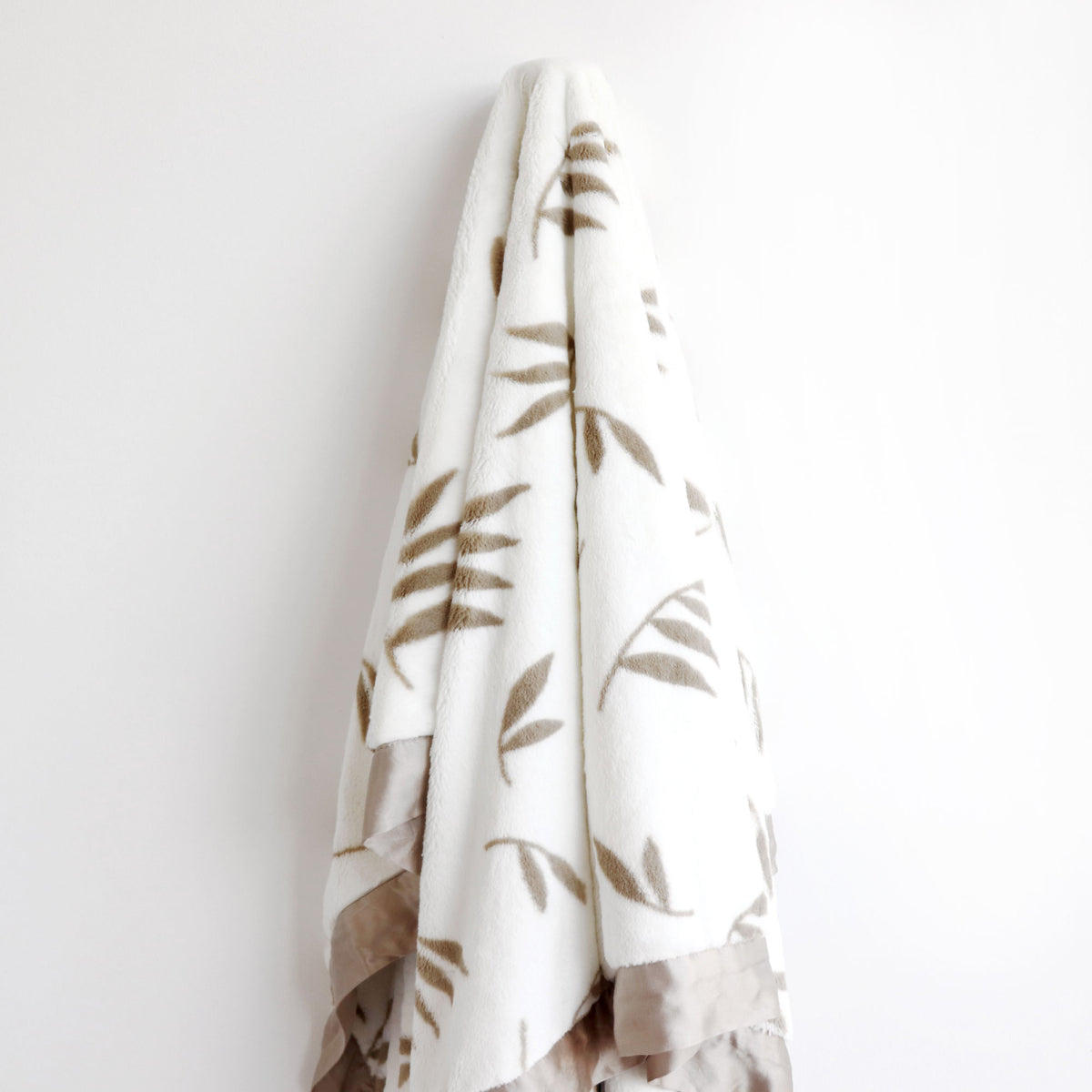 Luxe™ Willow Eucalyptus Throw