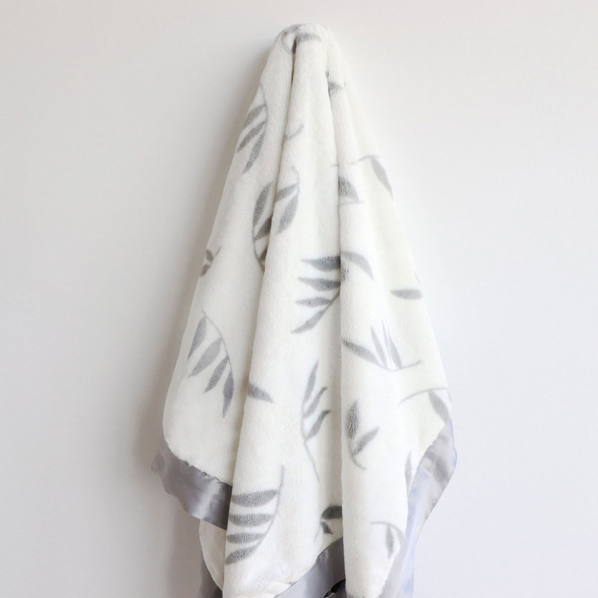 Luxe™ Willow Eucalyptus Throw