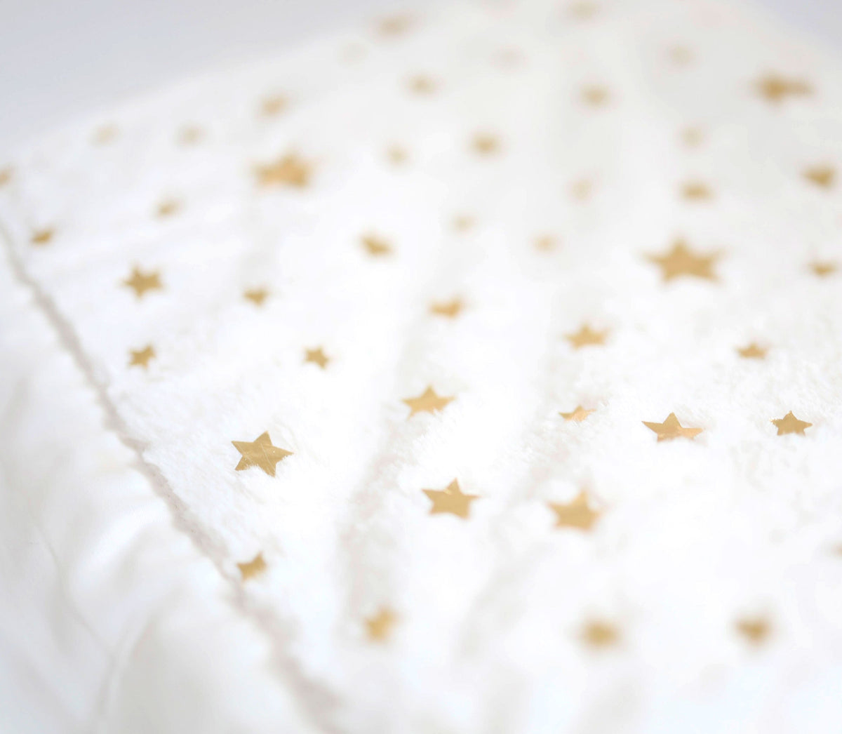 Luxe™ Gold Stars Throw