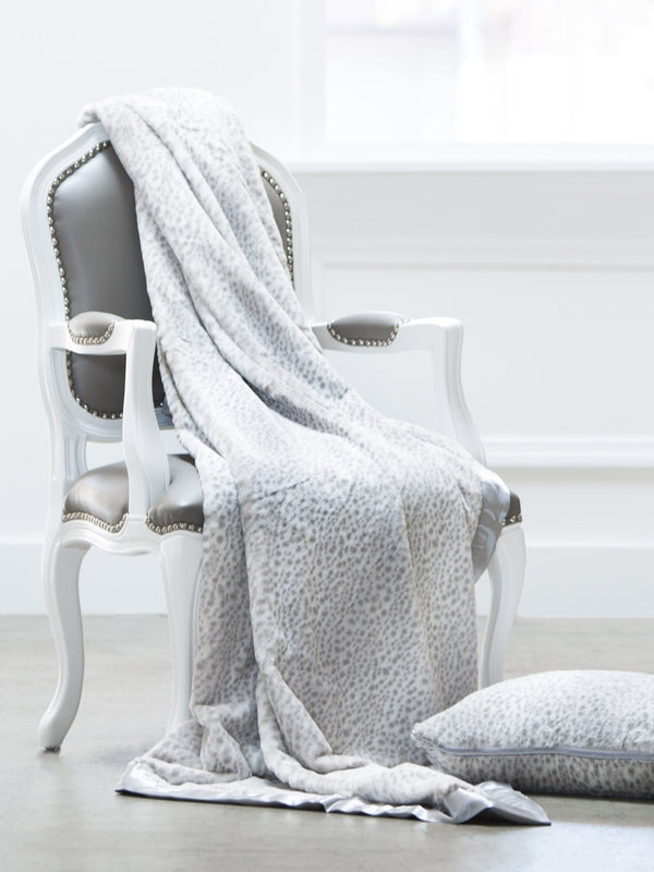 Luxe™ Snow Leopard Throw